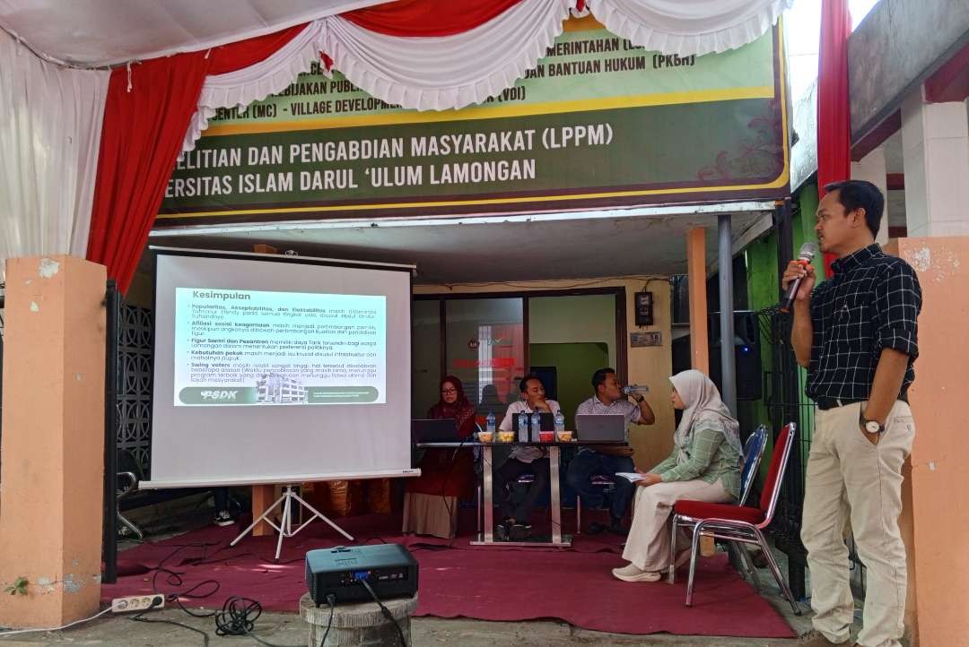 PSDK Unisda Lamongan saat merilis survei Pilkada Lamongan 2924. (Foto: Imron Rosidi/ngopibareng.id)