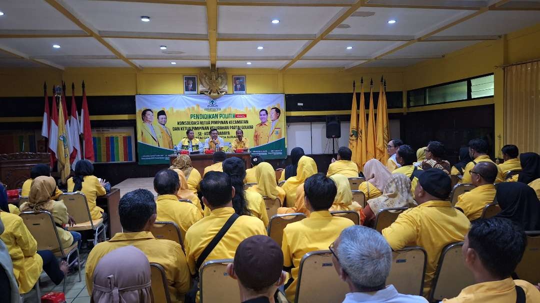 Suasana rapat konsolidasi DPD Partai Golkar Kota Surabaya, untuk menyongsong Pilkada 2024, yang digelar di Kantor DPD Golkar Surabaya. (Foto: Julianus Palermo/Ngopibareng.id)