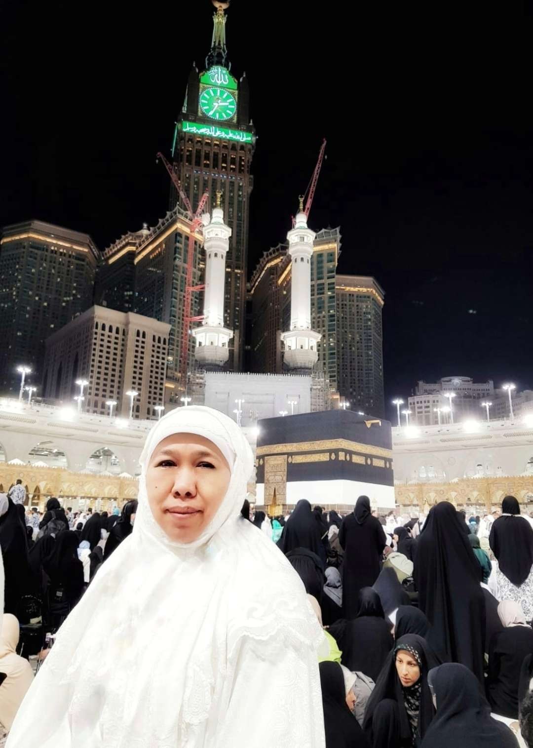 Ketua Umum PP Muslimat NU Khofifah Indar Parawansa sedang Bersiap menuju Padang Arafah untuk wukuf sebagai puncak ibadah haji. (Foto: Istimewa)