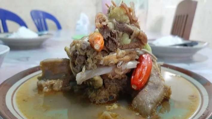 Tengkleng, salah satu kuliner khas Solo, disukai karena unik dan enak. (Foto: Yu Tentrem))