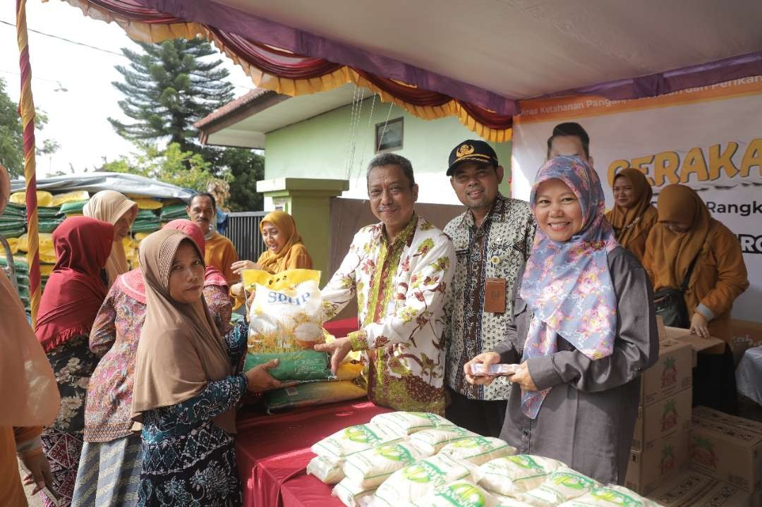 Menjelang Hari Raya Idul Adha, Pemkab Tuban menggelar gerakan pangan murah di Desa Tahulu, Kecamatan Merakurak (dok. Pemkab Tuban)