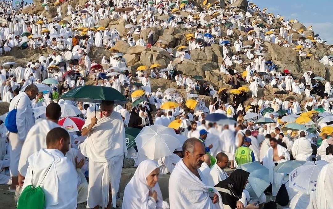 Umat Islam sedang berada di Arafah dalam rangkaian ibadah haji di Mekkah. (Foto:dok/ngopibareng.id)