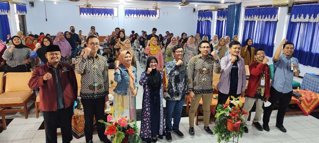 Pelatihan foto dan desain produk, komitmen DPD KNPI Kota Kediri wujudkan kemandirian wirausaha. (Foto: Fendi Lesmana/Ngopibareng.id)