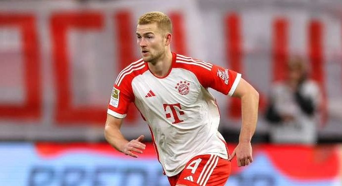 Matthijs de Ligt menjadi opsi yang lebih realistis bagi Manchester United dibanding Jarrad Branhtwaite dari Everton