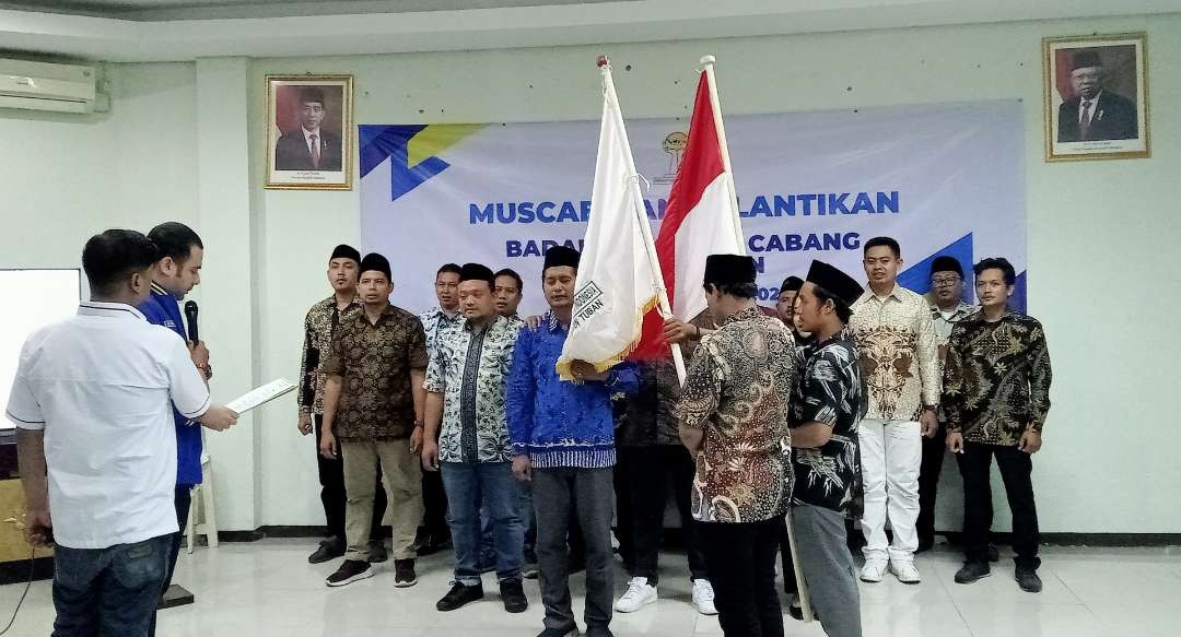 Jajaran pengurus BPC HIPMI Tuban resmi dilantik oleh BPD HIPMI Jawa Timur. (Foto: Khoirul Huda/Ngopibareng.id)