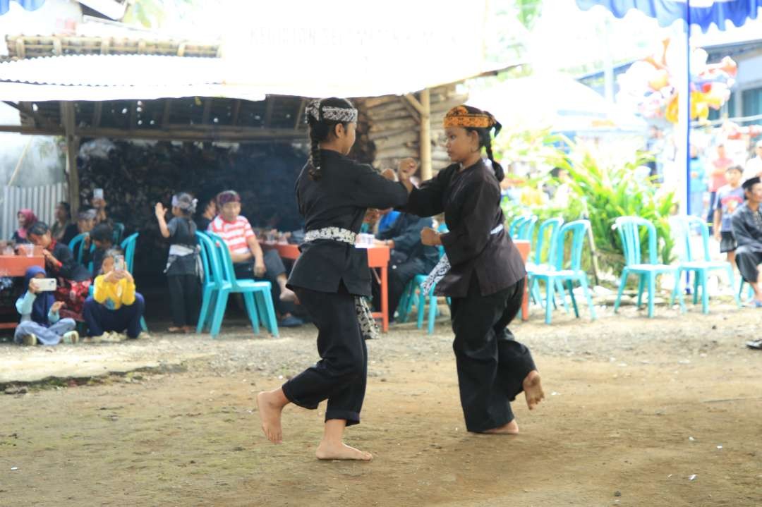 Pendekar silat adu kemampuan dalam ajang Pencak Sumping (foto: istimewa)