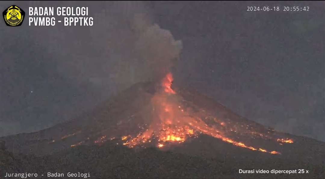 BPPTKG melaporkan kondisi Gunung Merapi yang tengah memuntahkan lava dan awan panas. (Foto: Instagram)