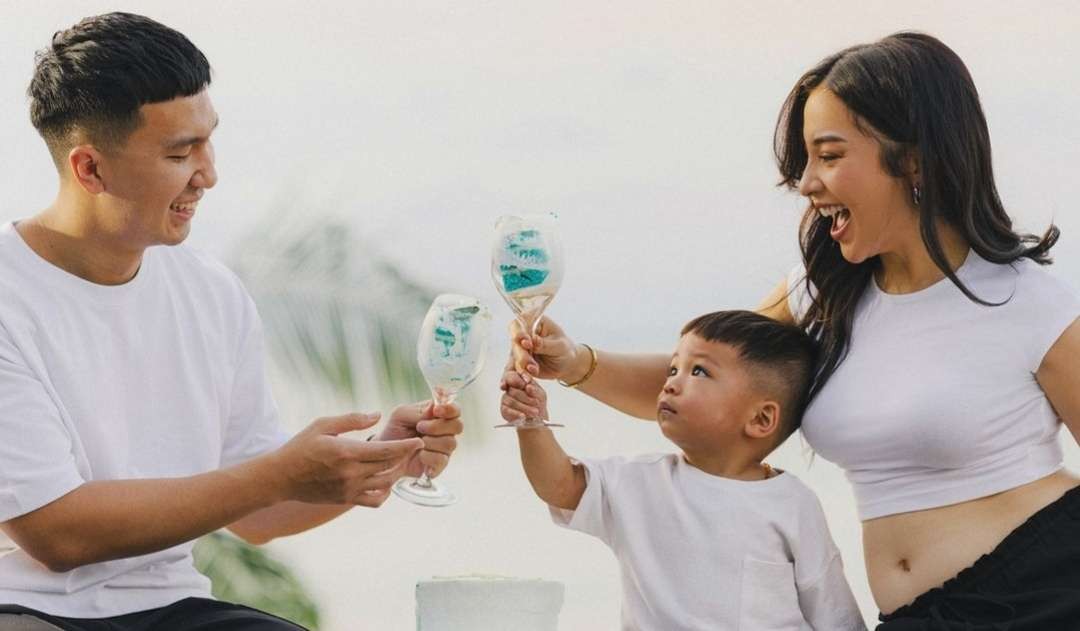 Nikita Willy mengadakan gender reveal party calon anak keduanya dengan cara yang sederhana. (Foto: Instagram)