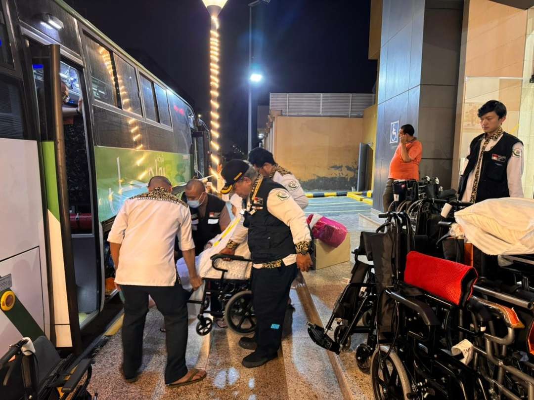 Sebanyak 300 jemaah haji yang mengikuti safari wukuf lansia dan disabilitas non mandiri kembali bergabung dengan anggota kloternya. (Foto: Dok MCH 2024)