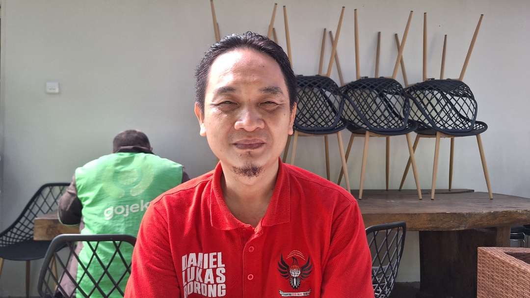 Humas Perhimpunan Driver Online Indonesia (PDOI) Jatim, Daniel Lukas Rorong. (Foto: Julianus Palermo/Ngopibareng.id)