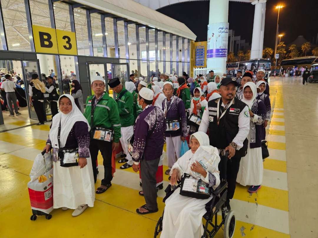 Jemaah haji yang tergabung dalam kloter SUB 01 mengawali fase pemulangan jemaah dan diterbangkan dari Bandara King Abdul Azis, Jeddah. (Foto: Dok MCH 2024)