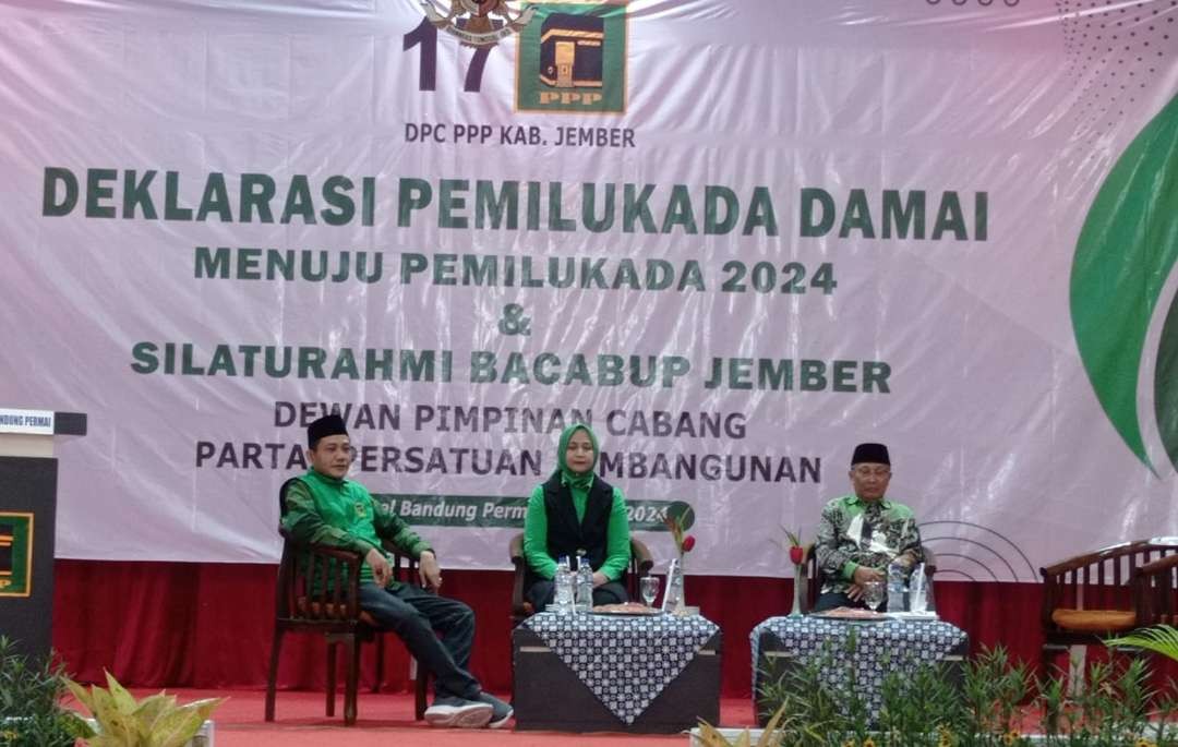 Deklarasi pemilu kada Damai oleh DPC PPP Jember melibatkan bakal calon bupati Jember (Foto. Rusdi/Ngopibareng.id)