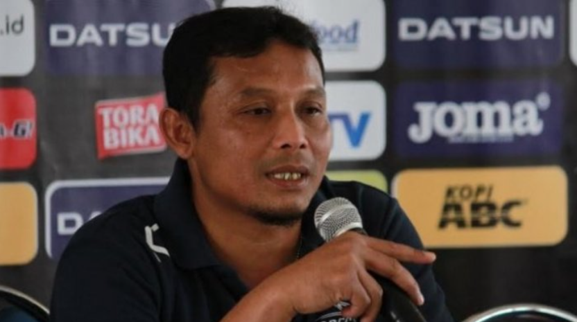 Kuncoro pimpin latihan perdana Arema FC. (Foto: Ist)