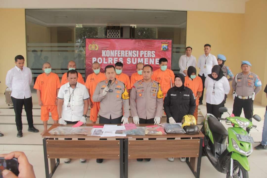 Kapolres Sumenep AKBP Hendri Noveri dalam konferensi pers di Mapolres Sumenep pada Senin 24 Juni 2024. (Foto: dok. polres)