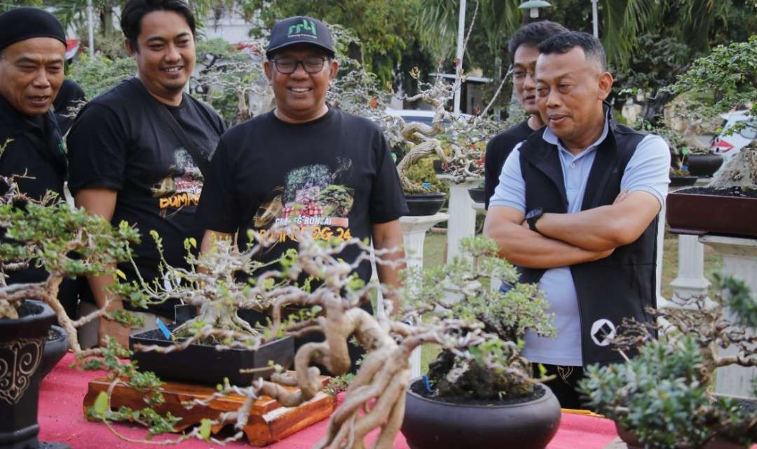 Bupati Ponorogo Sugiri Sancoko membuka Pameran Grebeg Bonsai Bumi Reog 2024 pada Senin 24 Juni 2024. (Foto: dok. Kominfo)