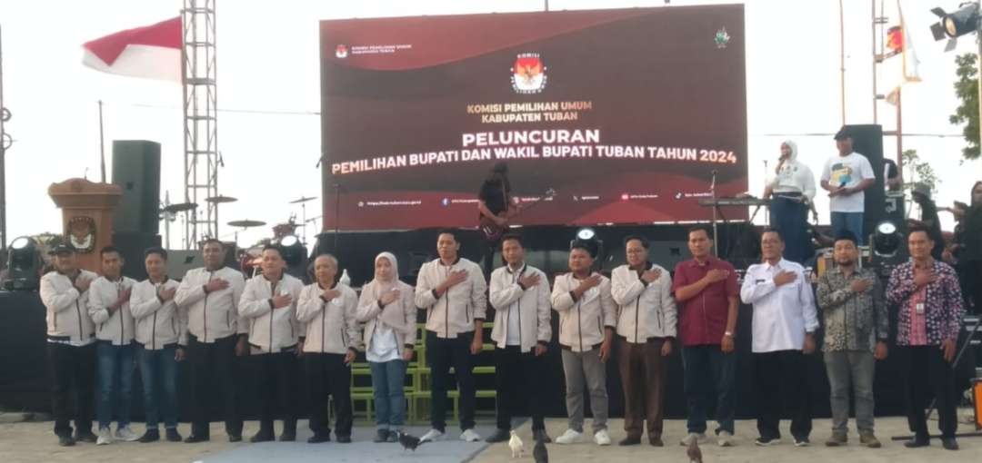 Foto bersama usai peluncuran Pilkada Tuban tahun 2024 (Khoirul Huda/Ngopibareng.id)