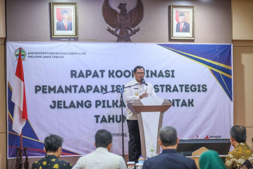 Pj Gubernur Jawa Tengah Nana Sudjana saat acara Rakor Pemantapan Isu-isu Strategis Jelang Pilkada serentak 2024, yang dilaksanakan di Hotel Kesambi, Kota Semarang, Rabu, 26 Juni 2024.  (Foto: Pemprov Jateng)