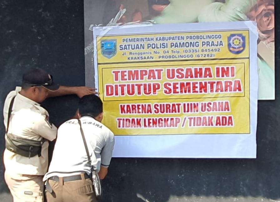 Salah satu tempat karaoke di Kecamatan Dringu yang ditutup Satpol PP Kabupaten Probolinggo. (Foto: Ikhsan Mahmudi/Ngopibareng.id)