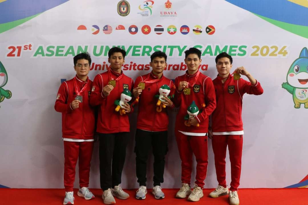 Mahasiswa atlet Ubaya berhasil menggondol 5 medali emas di cabor wushu AUG 2024. (Foto: Ubaya)