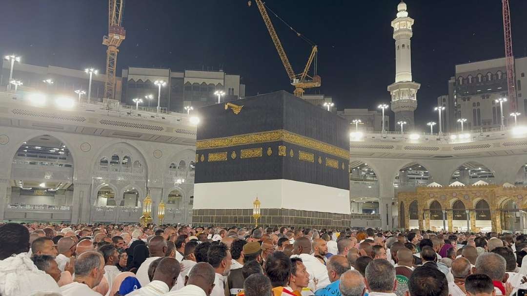 Sebelum meninggalkan Kota Makkah Al-Mukarramah, jemaah haji diwajibkan Tawaf Wada' yang merupakan salah satu rukun wajib haji. (Foto: Dok MCH 2024)