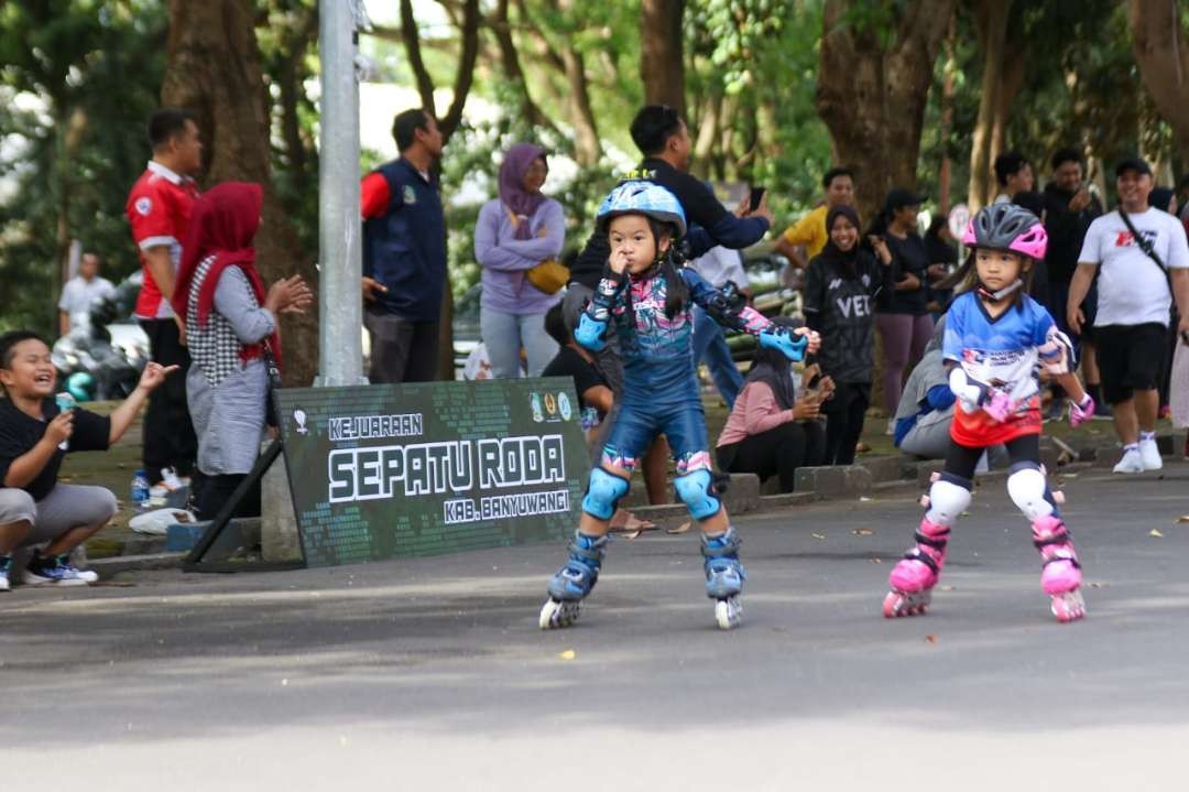 Para atlet sepatu roda berlomba menjadi yang terbaik di Kejurkab Sepatu roda Banyuwangi (foto: istimewa)