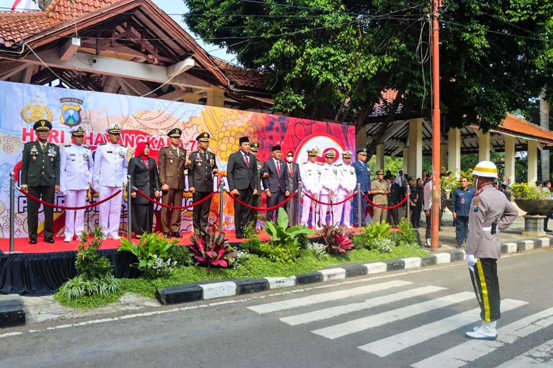 Upacara hari Bhayangkara ke 78 di Sidoarjo. (foto : Aini/Ngopibareng.id)