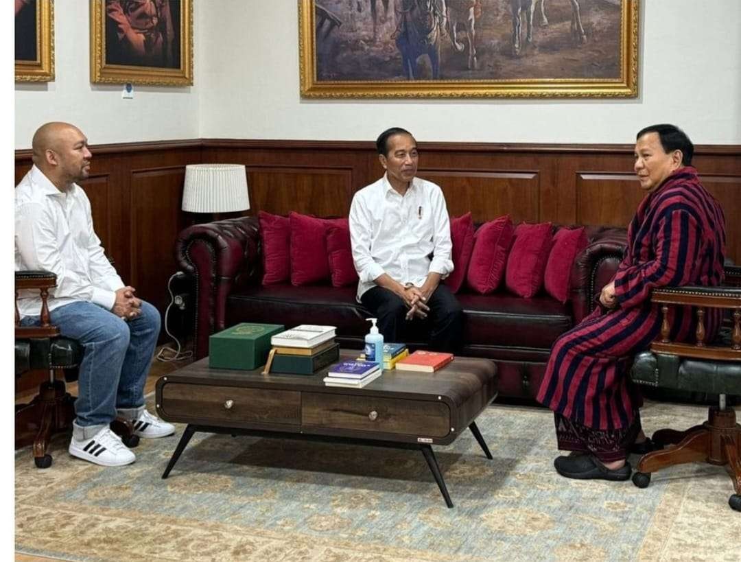 Presiden Joko Widodo saat membesuk Prabowo Subianto di RSPPN Sudirman, Minggu 30 Juni 2024. (Foto: Instagram @Prabowo)