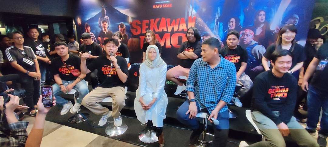 Sutradara dan Sejumlah Artis Pemeran Film Sekawan Lima (Foto: Fendi Lesmana/ngopibareng.id)