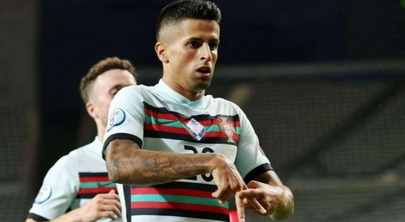 Joao Cancelo masuk dalam daftar incaran prioritas Barcelona musim panas ini