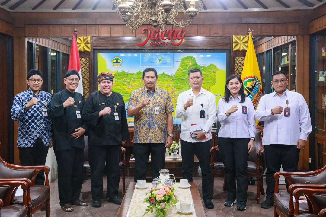 Pj Gubernur Jateng, Nana Sudjana saat menerima kunjungan Direktur Perlindungan BNPT, Brigjen Pol Imam Margono bersama jajaran Subdit Pemulihan Korban Aksi Terorisme, Kamis 4 Juli 2024. (Foto: Istimewa)