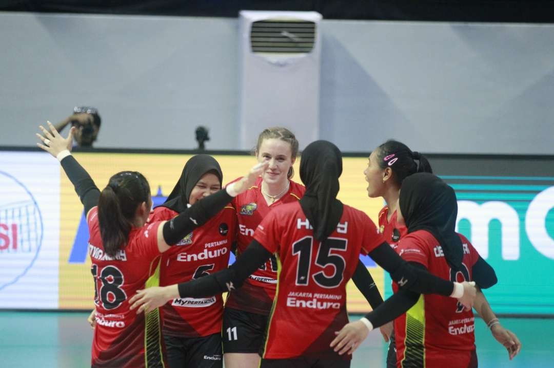 Tim putri Jakarta Pertamina Enduro memetik kemenangan perdana pada laga pembuka final four seri pertama PLN Mobile Proliga 2024 dengan mengandaskan Jakarta BIN dengan skor 3-1, Kamis 4 Juli 2024. (Foto: Istimewa)