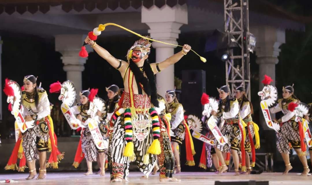 Seniman yang tampil di Festival Nasional Reog Ponorogo (FNRP) XXIX dan Festival Reog Remaja (FRR) XX dijamin ke Badan Penyelenggara Jaminan Sosial (BPJS) Ketenagakerjaan yang tampil di Alun-Alun Kota Ponorogo pada Rabu 3 Juli 2024 malam. (Foto: kominfo)