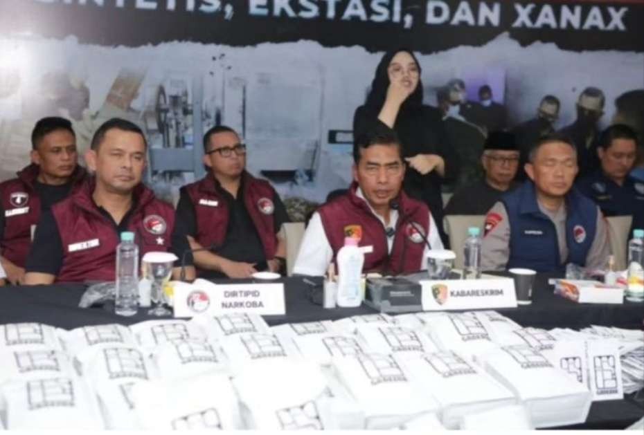 Konferensi pers penggerebekan pabrik narkoba terbesar se-Indonesia ada di Malang, Jawa Timur. (Foto: Istimewa)