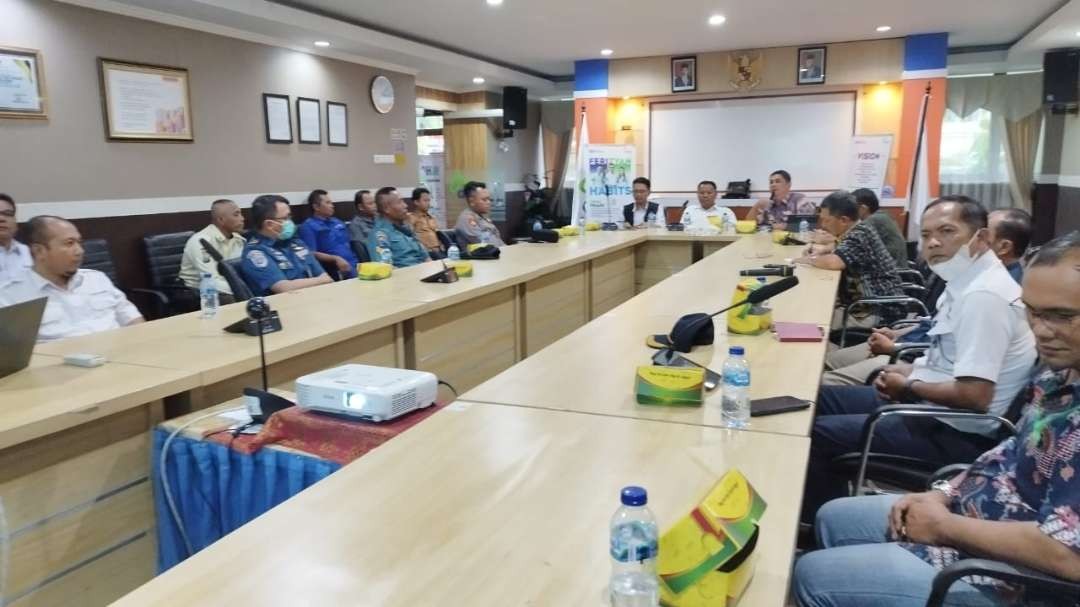 ASDP Ketapang sosialisasi Say No To Calo kepada stake holder terkait demi keamanan dan kenyamanan penumpang. (Foto: Muh Hujaini/Ngopibareng.id)