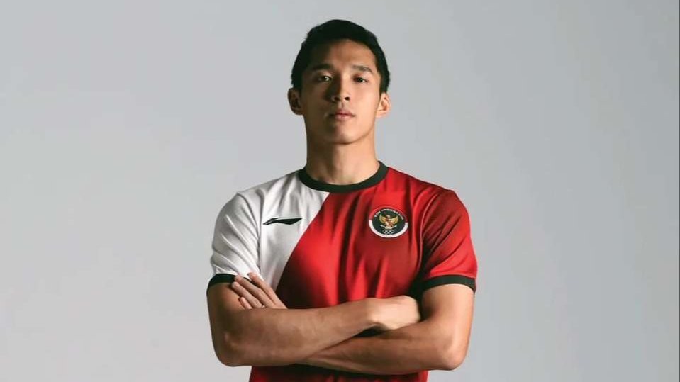 Tampilan salah satu jersey kontingen Timnas Indonesia di Olimpiade Paris 2024 diperagakan oleh tunggal putra bulutangkis, Jonatan Christie. (Foto: Instagram)