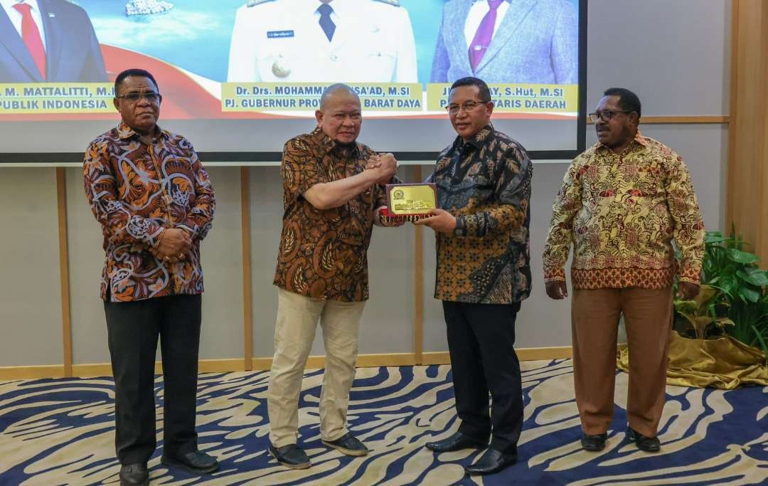 Ketua DPD RI AA LaNyalla Mahmud Mattalitti. Senator asal Jawa Timur itu mengajak seluruh masyarakat di Papua Barat Daya tetap menjaga dan mempertahankan filosofi 'tiga tungku'. (Foto: Tim Media LaNyalla)