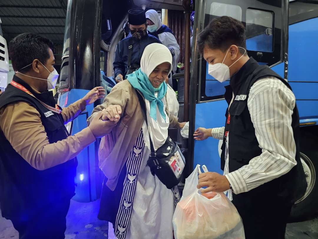 Hingga 7 Juli 2024 pukul 01.00 Waktu Indonesia Barat, jemaah haji dan petugas yang telah diterbangkan ke Tanah Air berjumlah 108.571 orang. (Foto: Dok MCH 2024)