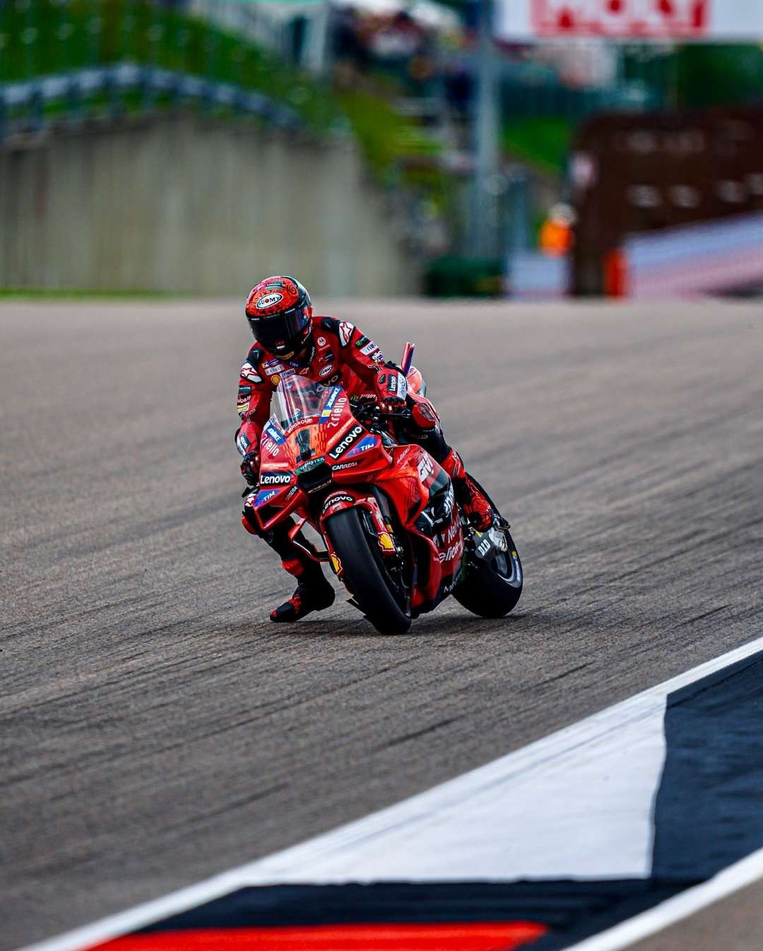 Francesco Bagnaia berhasil membalas kekalahan dari Jorge Martin di Sprint dengan menjadi yang tercepat di pemanasan pagi ini waktu Jerman. (Foto: PeccoBagnaia)