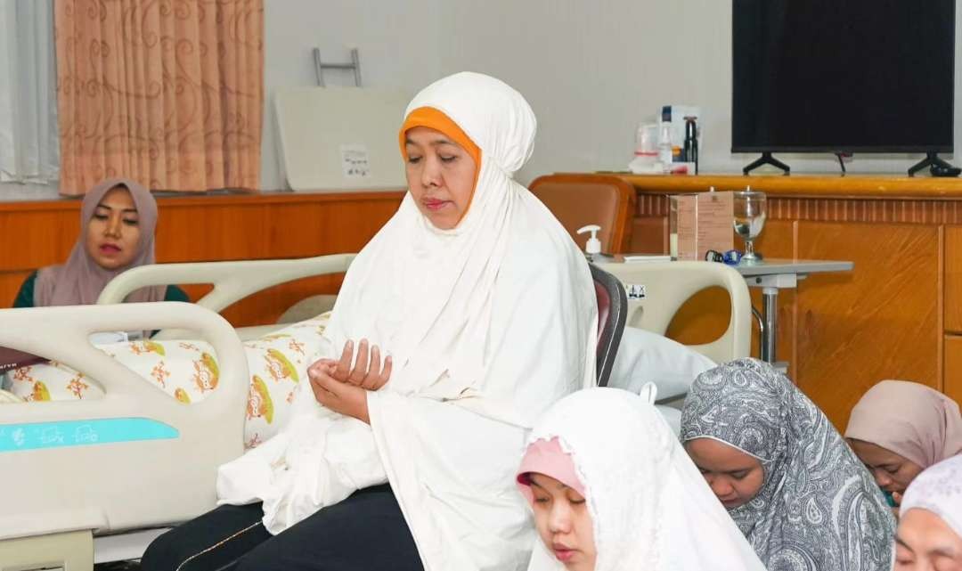 Ketua Umum PP Muslimat Nahdlatul Ulama, Hj Khofifah Indar Parawansa saat menyambut Tahun Baru Hijriah. (Foto:dok/ngopibareng.id)