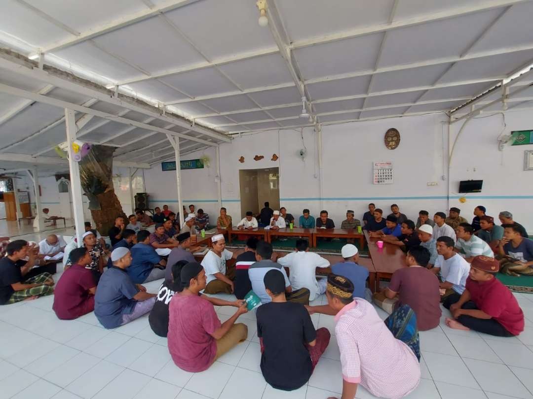 Warga binaan Lapas Banyuwangi melakukan khotmil Quran untuk memperingati tahun baru islam (foto: istimewa)