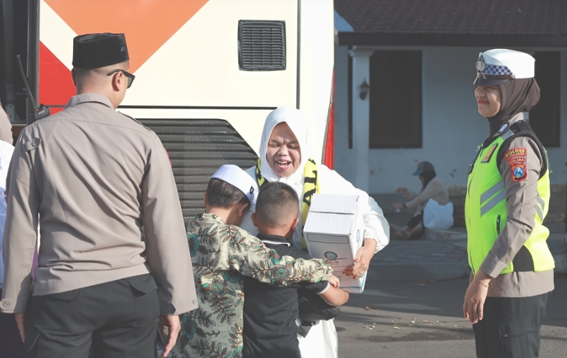 Seluruh jemaah haji asal Lumajang telah tiba di Tanah Air per Sabtu 6 Juli 2024. Satu jemaah meninggal dan dimakamkan di Tanah Suci.