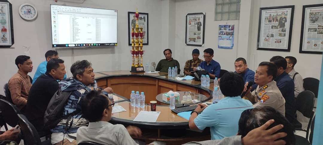 Technical Meeting turnamen bulutangkis antar-media Piala Kapolda Jatim 2024 digelar di Kantor Surat Kabar Harian Memorandum, Senin 8 Juli 2024. (Foto: Istimewa)