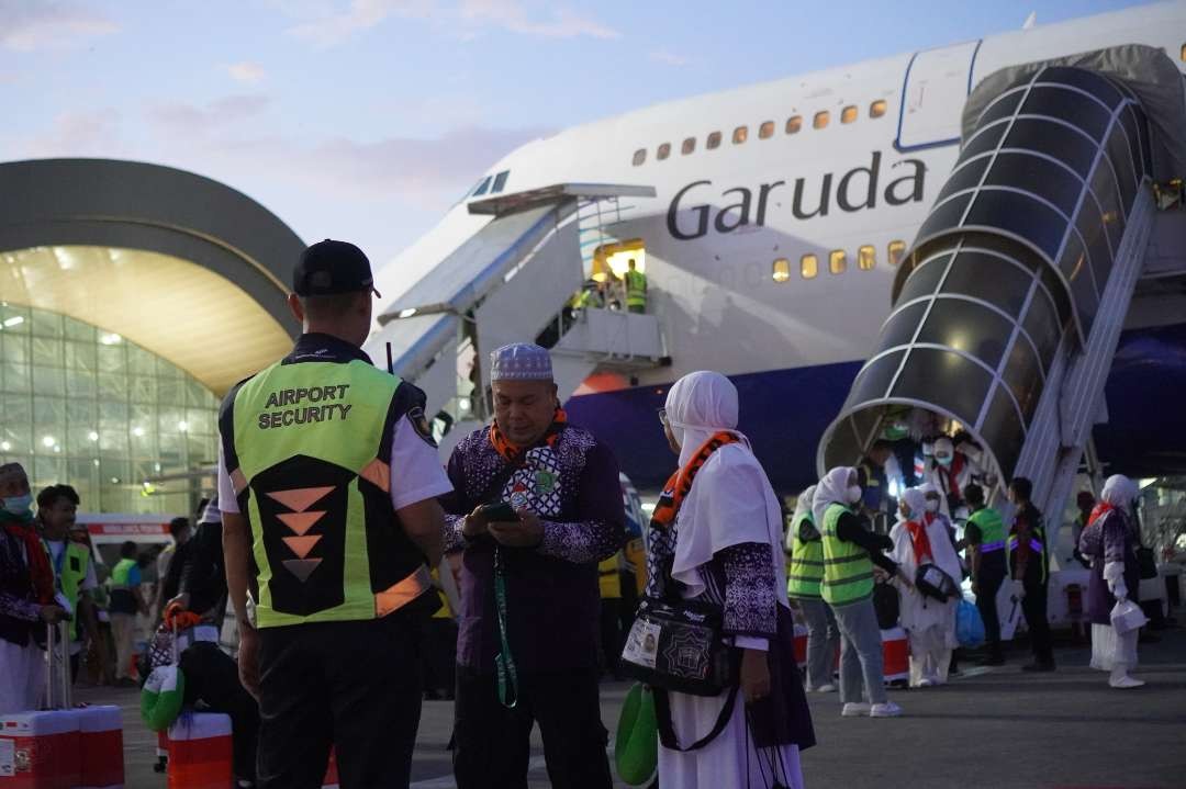 Kemenag kembali melayangkan protes keras kepada Garuda Indonesia karena delay yang dialami jemaah haji kloter 9 Embarkasi Balikpapan( BPN-09). (Foto: Dok MCH 2024)