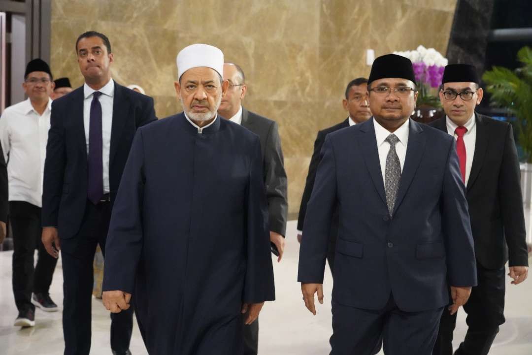 Menag Yaqut Cholil Qoumas sore ini, Senin, 8 Juli 2024, menyambut kedatangan Grand Syekh Al Azhar, Imam Akbar Ahmed Al Tayeb. (Foto: Dok Kemenag)