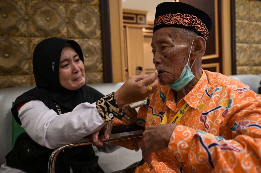 Setiba di Tanah Air, jemaah haji harus memberitahukan petugas puskesmas bahwa mereka baru saja kembali dari menunaikan ibadah haji. (Foto: Dok MCH 2024)