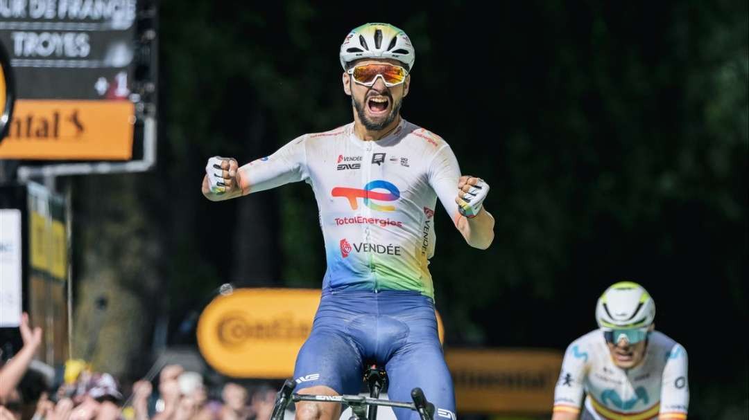 Anthony Turgis (Total Energies) berhasil menjadi juara satu di Tour de France etape 9. (Foto: Istimewa)