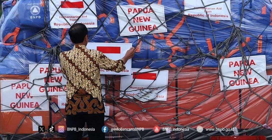 Bantuan kemanusiaan Indonesia dikirim untuk korban bencana tanah longsor wilayah Enga, Papua. (Foto: Instagram BNPB Indonesia)