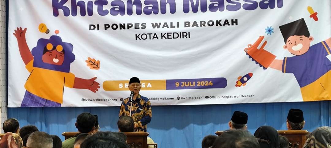 Ketua Pondok Pesantren Wali Barokah KH Sunarto saat memberikan sambutan (Foto: Fendi Lesmana/ngopibareng.id)