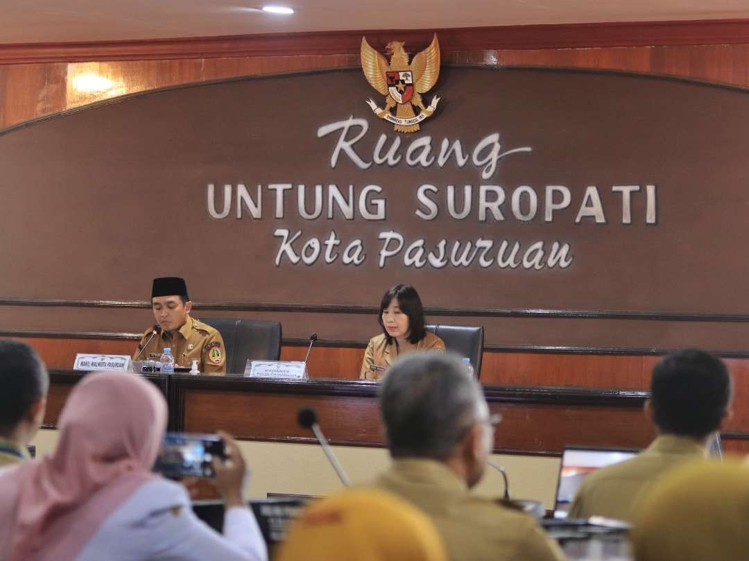 Wakil Walikota Pasuruan, Adi Wibowo, saat memberikan sambutan dan paparan di hadapan Tim Verifikasi ODF Provinsi Jawa Timur secara daring di Ruang Unsur 1, Selasa 09 Juli 2024. (Foto; Pemkot Pasuruan)