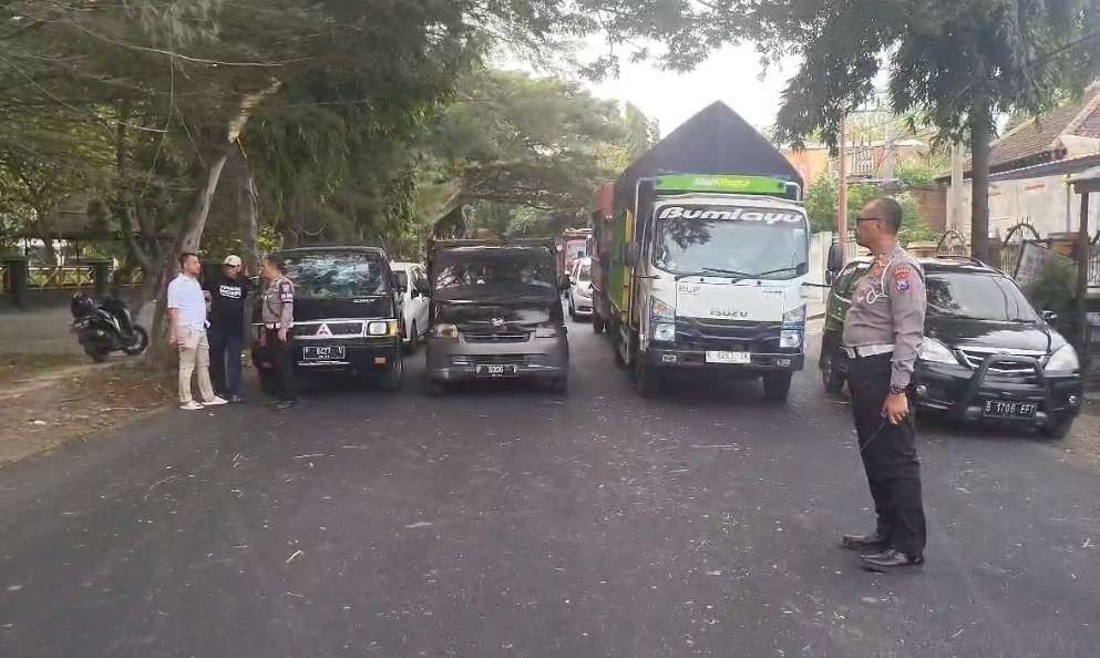 Polisi melakukan pengaturan kendaraan yang akan menuju ke Pelabuhan Tanjuwangi, Pelabuhan Ketapang maupun ke arah Kota Banyuwangi (Foto:istimewa)